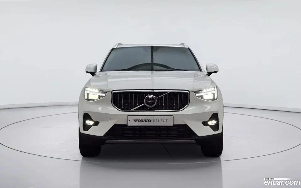 Volvo XC40 B4 2025 — миниатюра 2