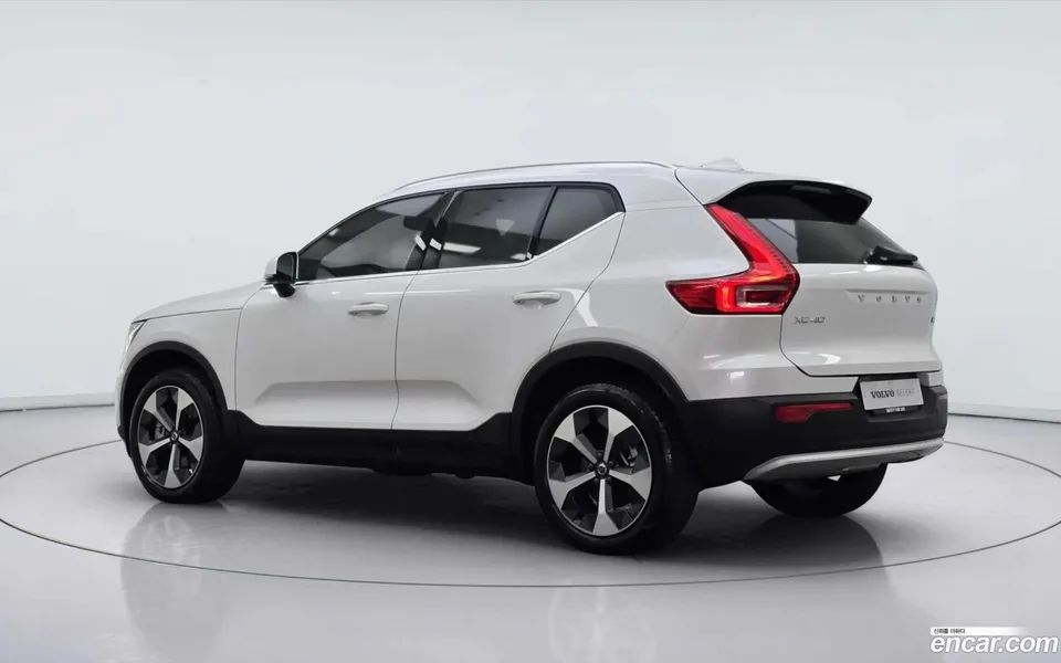 Volvo XC40 B4 2025 — миниатюра 4