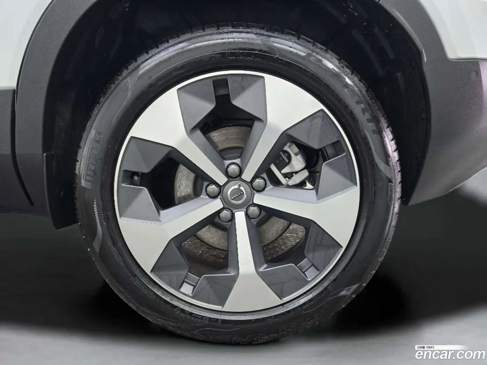 Volvo XC40 B4 2025 — миниатюра 5