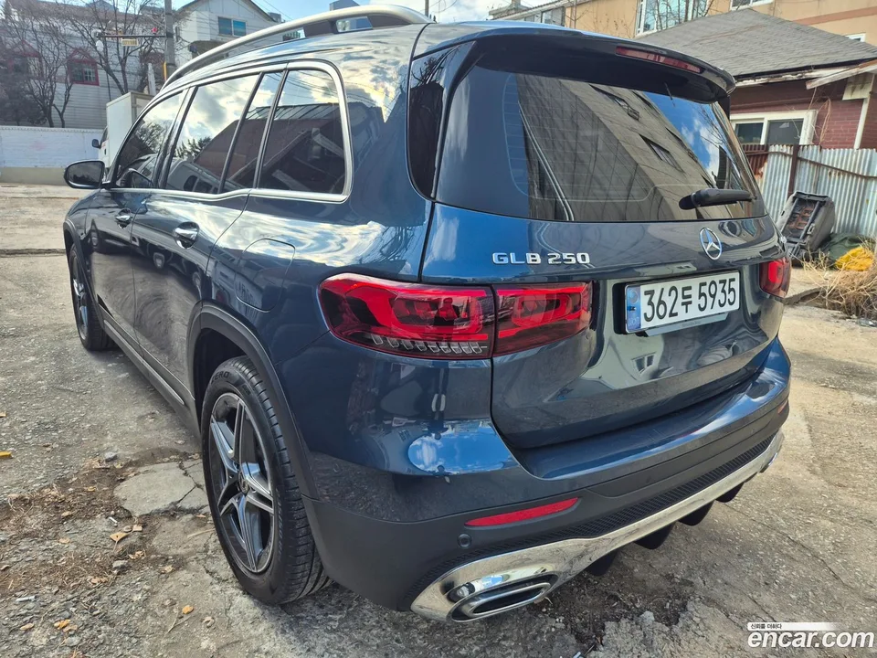 Mercedes-Benz GLB-Class GLB250 4MATIC 2023 — миниатюра 2