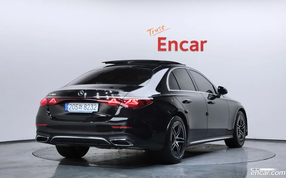Mercedes-Benz E-Class E300 4MATIC AMG Line 2025 — миниатюра 2