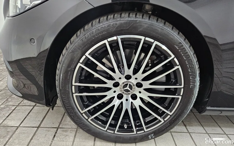 Mercedes-Benz C-Class C300 4MATIC 2024 — миниатюра 5