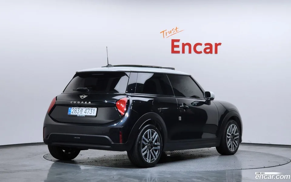 MINI Cooper C 2025 — миниатюра 2