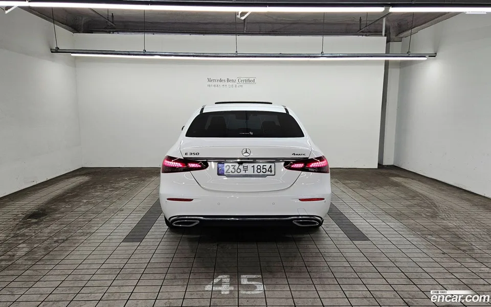 Mercedes-Benz E-Class E350 4MATIC 2023 — миниатюра 4