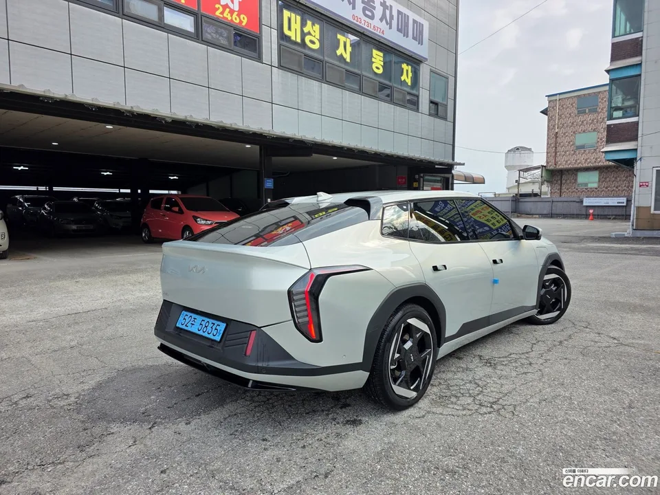 Kia EV4 2WD 2025 — миниатюра 3