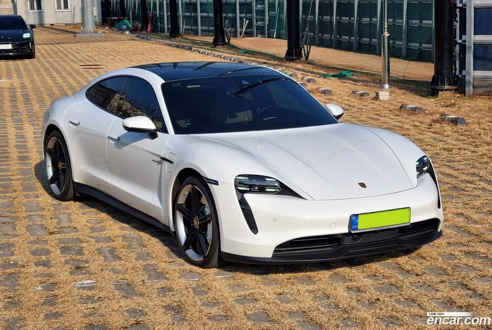 Porsche Taycan 2024 — фото 1, купить с доставкой в Москву
