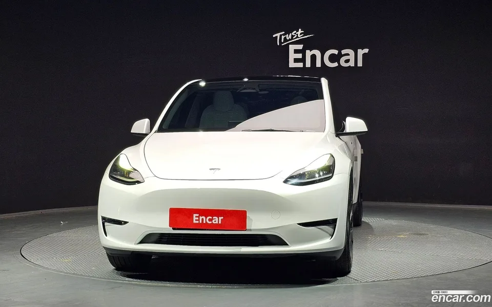 Tesla Model Y AWD 2024 — миниатюра 3