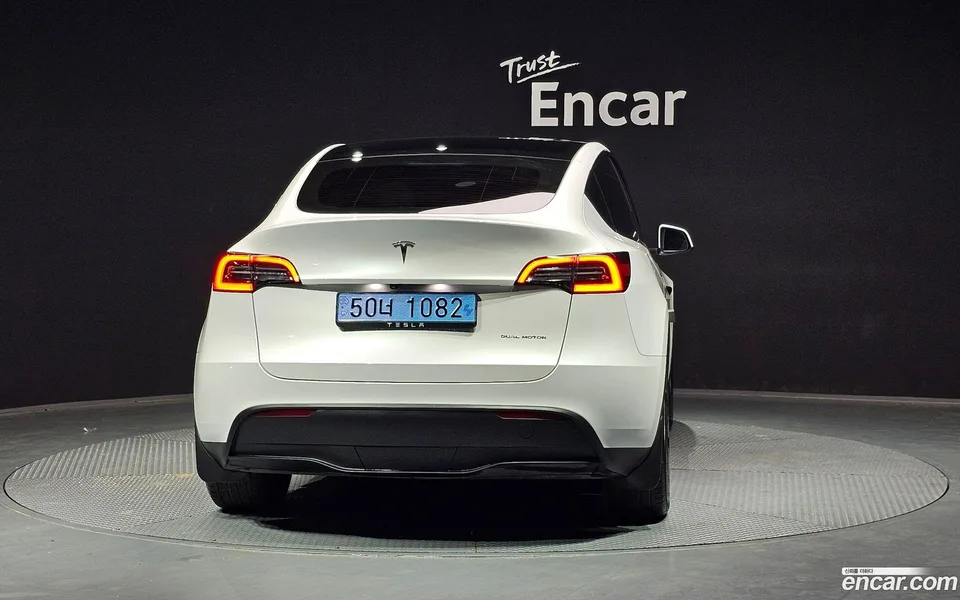 Tesla Model Y AWD 2024 — миниатюра 4