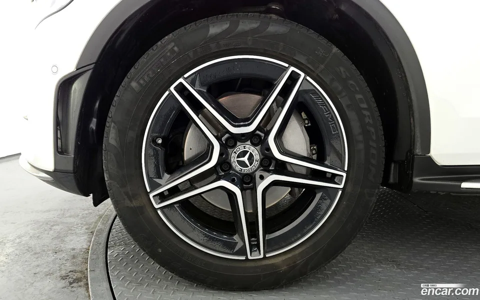 Mercedes-Benz GLC-Class GLC300 4MATIC 2023 — миниатюра 5