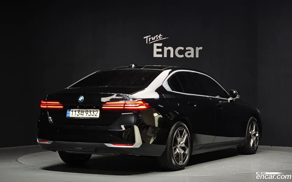 BMW 5 Series 520i 2024 — миниатюра 2