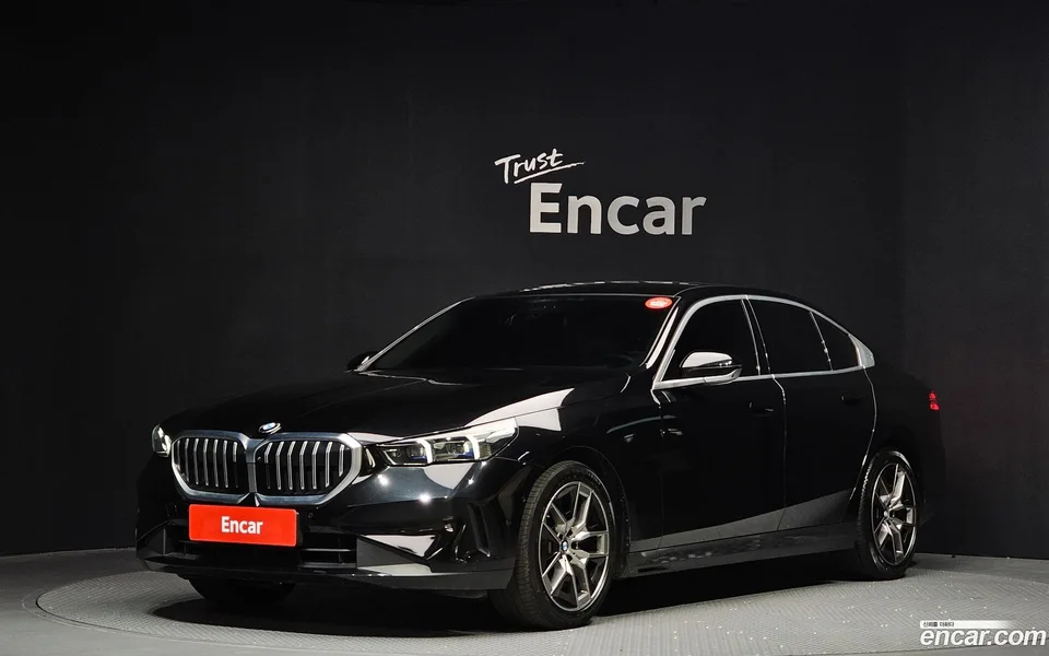 BMW 5 Series 520i 2024 — фото 1, купить с доставкой в Москву