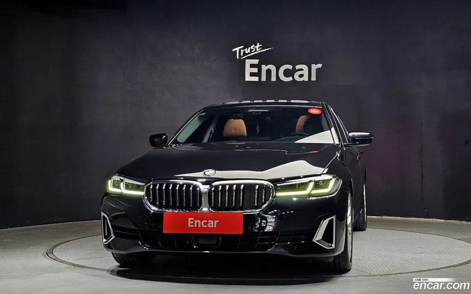 BMW 5 Series 520i 2022 — миниатюра 3