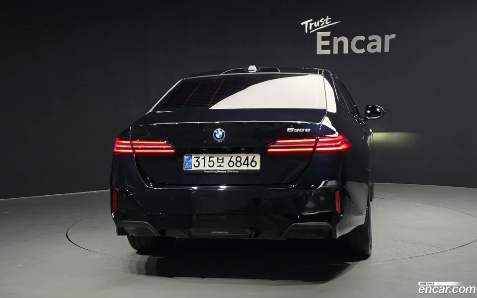 BMW 5 Series 530e M 2025 — миниатюра 4