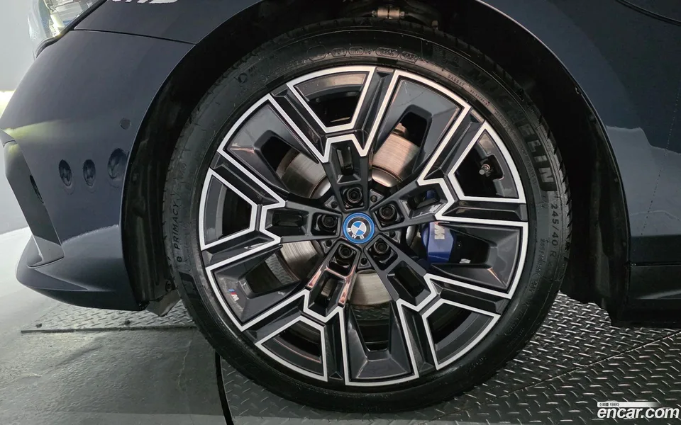 BMW 5 Series 530e M 2025 — миниатюра 5