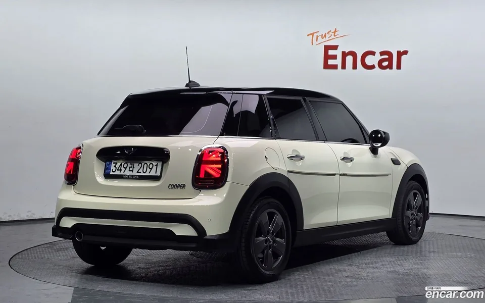 MINI Cooper 5 2022 — миниатюра 2