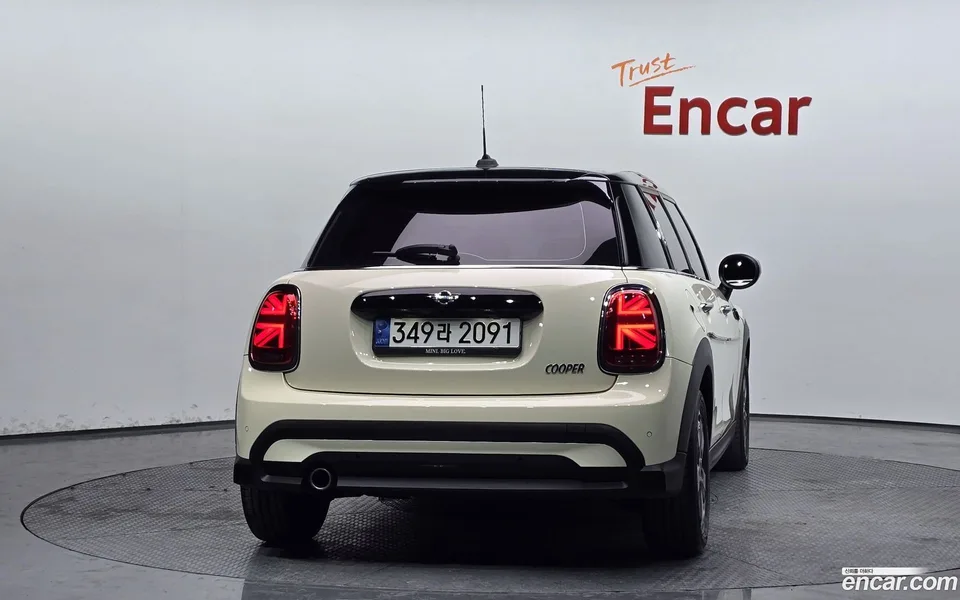 MINI Cooper 5 2022 — миниатюра 4