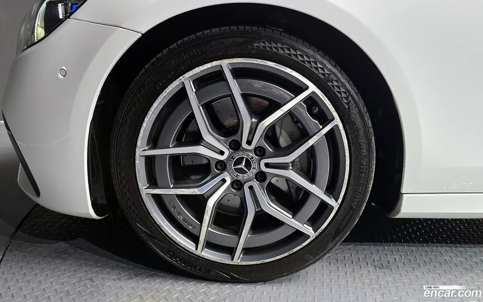 Mercedes-Benz E-Class E220d 4MATIC AMG Line 2022 — миниатюра 5