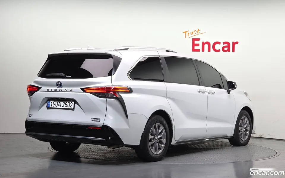 Toyota Sienna 2.5 AWD 2024 — миниатюра 2