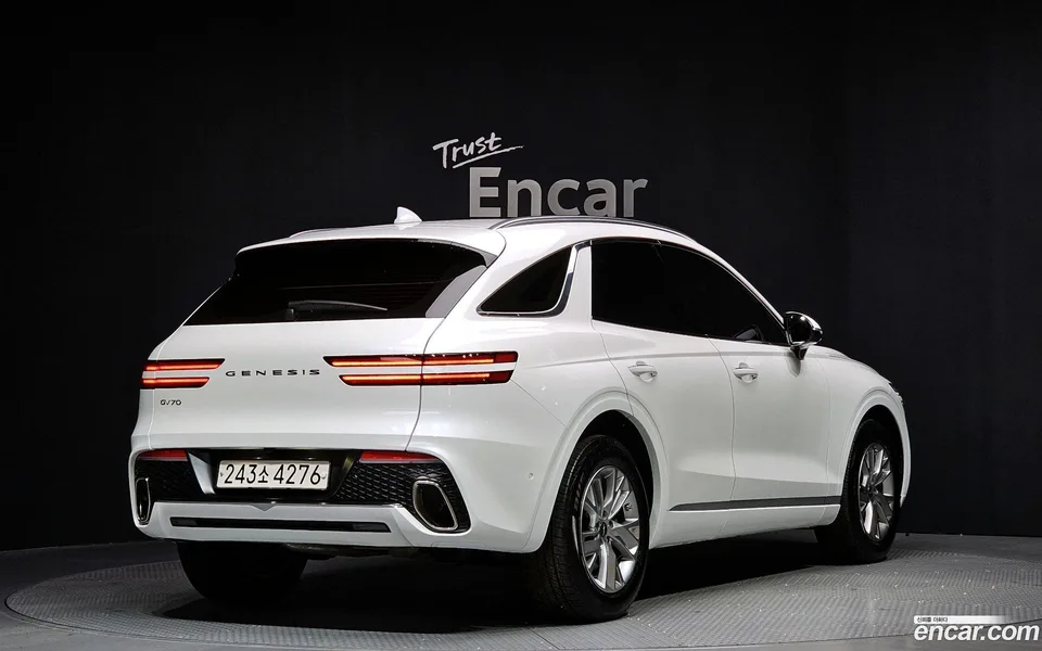 Genesis GV70 2.5T 2WD 2023 — миниатюра 2
