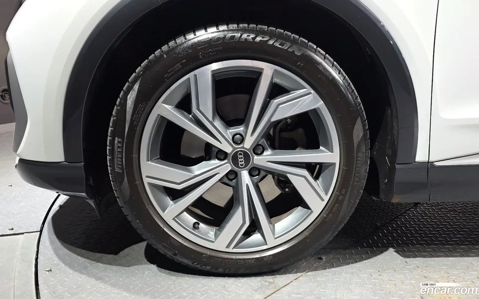 Audi Q4 e-tron 40 2022 — миниатюра 5