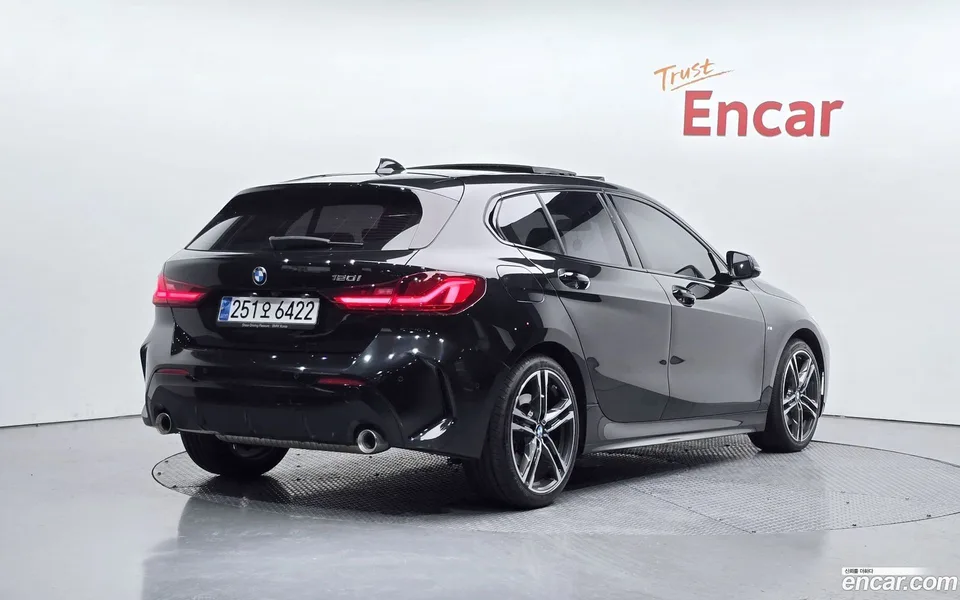 BMW 1 Series 120i M 2023 — миниатюра 2