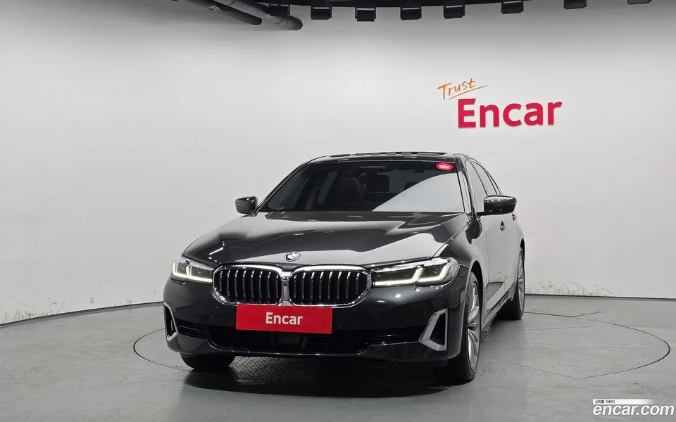 BMW 5 Series 530i xDrive 2023 — миниатюра 3