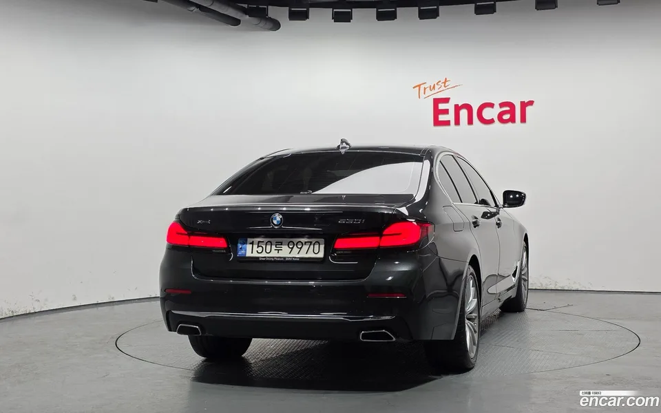 BMW 5 Series 530i xDrive 2023 — миниатюра 4