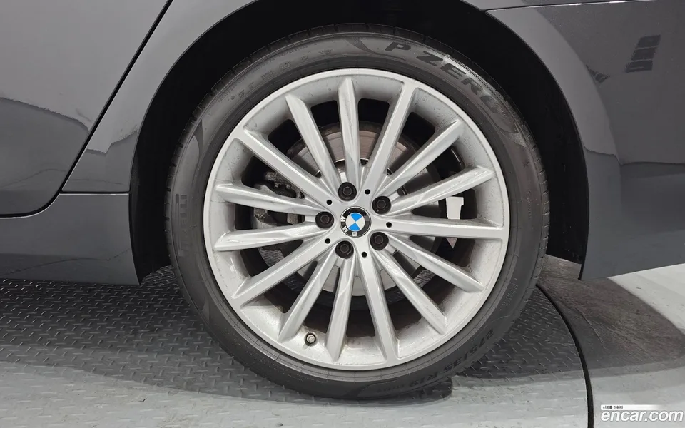 BMW 5 Series 530i xDrive 2023 — миниатюра 5
