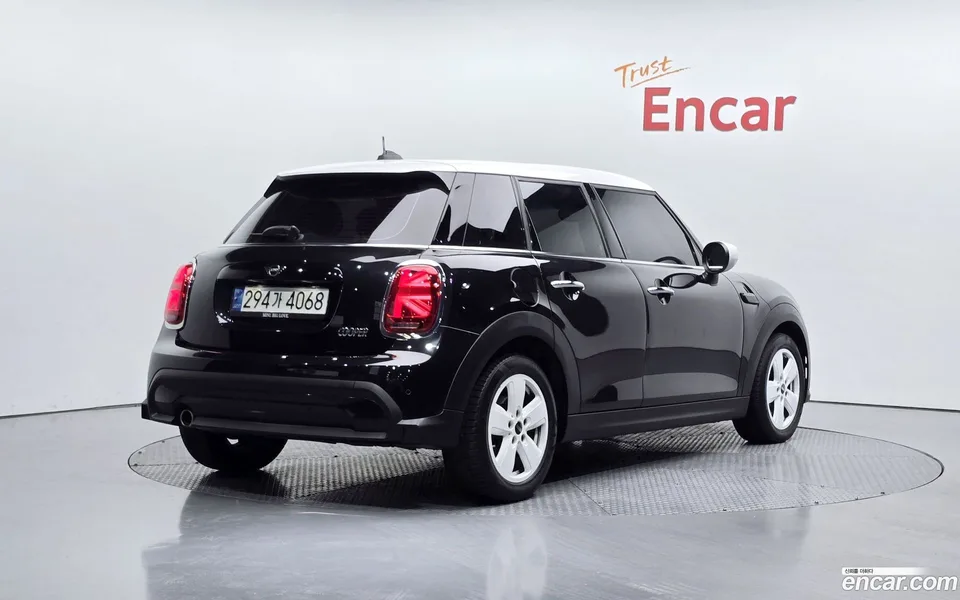 MINI Cooper 5 2022 — миниатюра 2