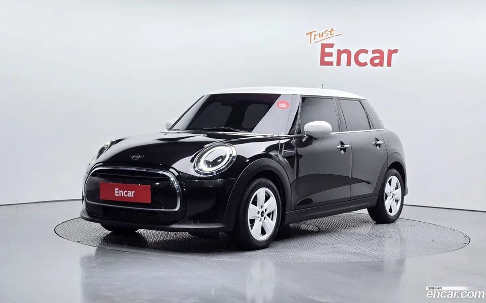 MINI Cooper 5 2022 — фото 1, купить с доставкой в Москву