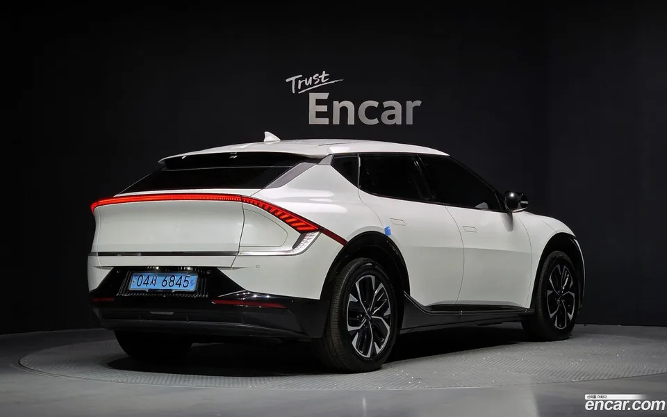 Kia EV6 4WD 2023 — миниатюра 2