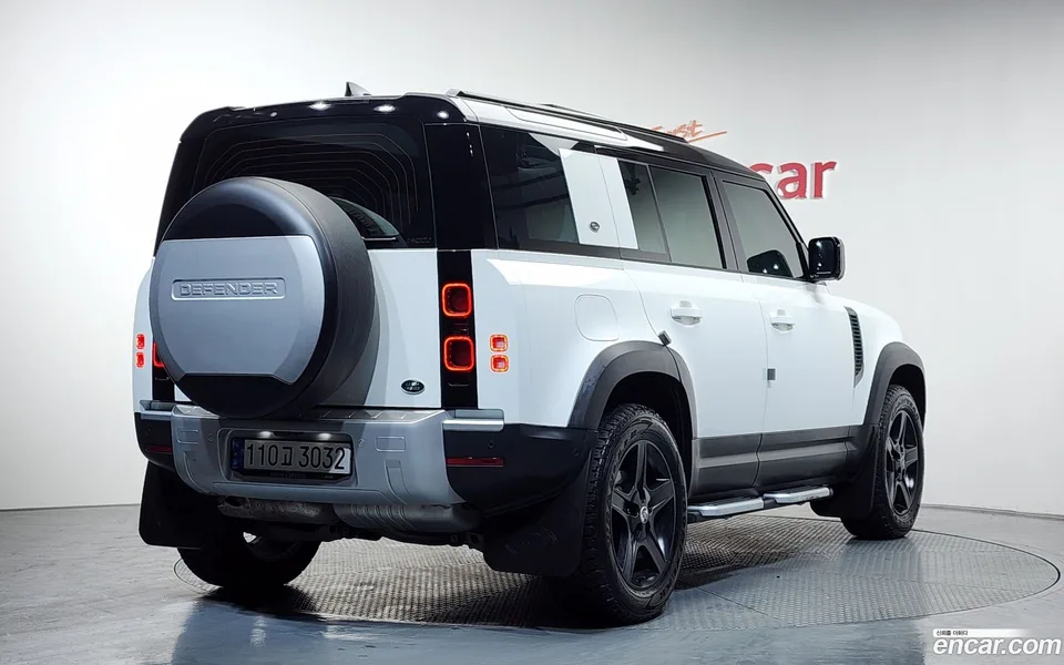 Land Rover Defender 110 D250 SE 2022 — миниатюра 2