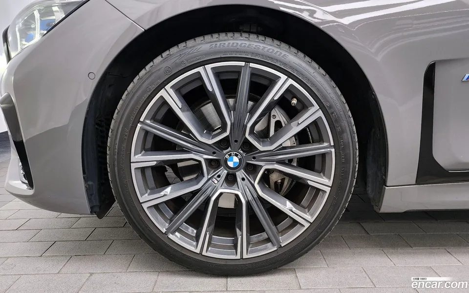 BMW 7 Series 730d xDrive M 2022 — миниатюра 5