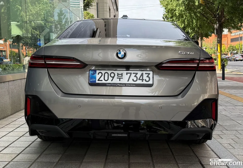 BMW 5 Series 520i M 2025 — миниатюра 2
