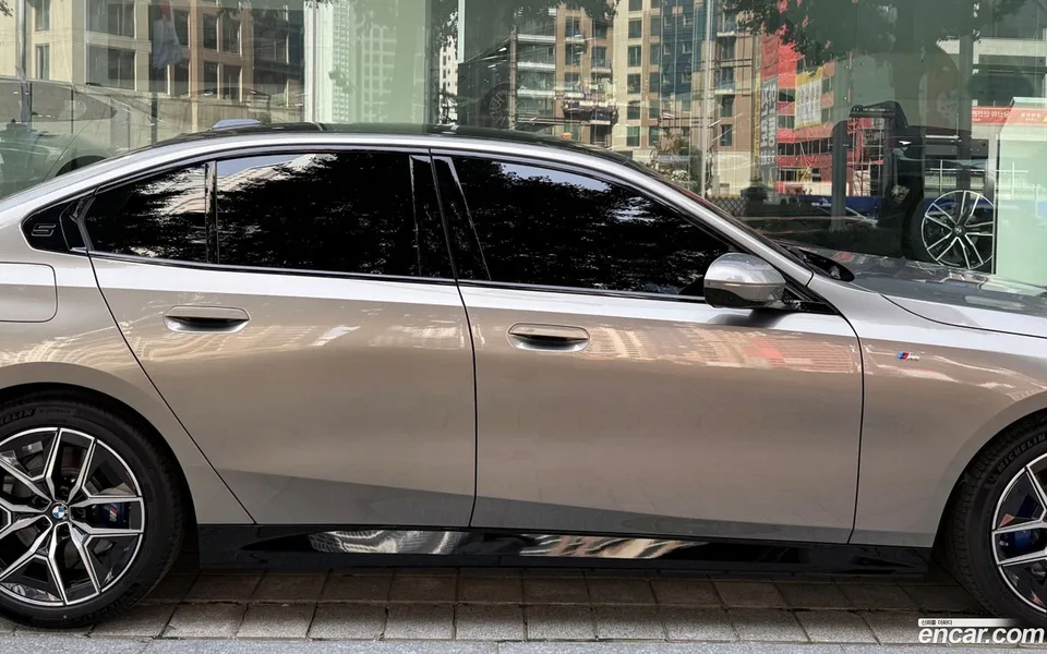 BMW 5 Series 520i M 2025 — миниатюра 5