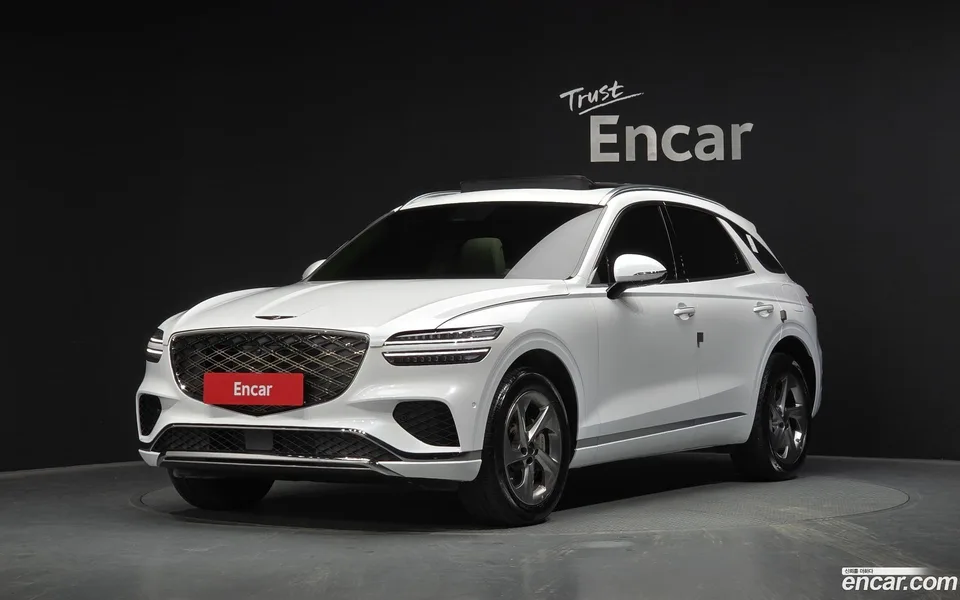 Genesis GV70 2.5T 2WD 2024 — фото 1, купить с доставкой в Москву