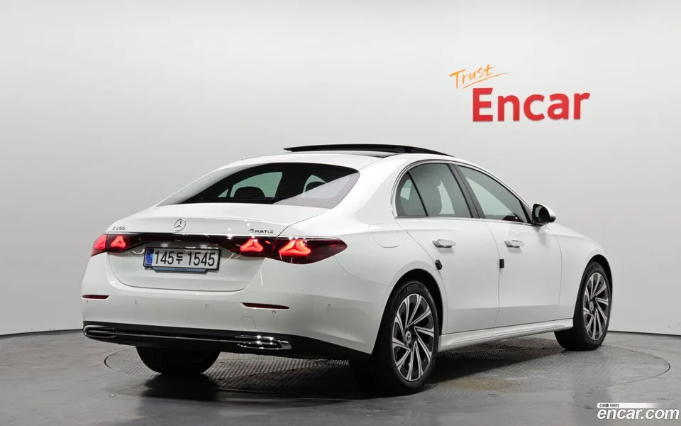 Mercedes-Benz E-Class E300 4MATIC 2025 — миниатюра 2