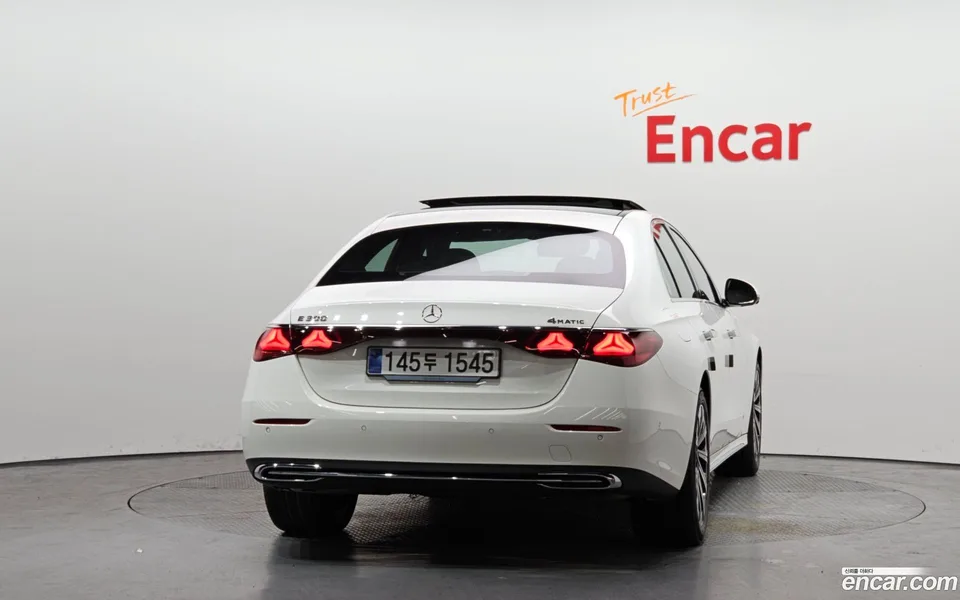 Mercedes-Benz E-Class E300 4MATIC 2025 — миниатюра 4