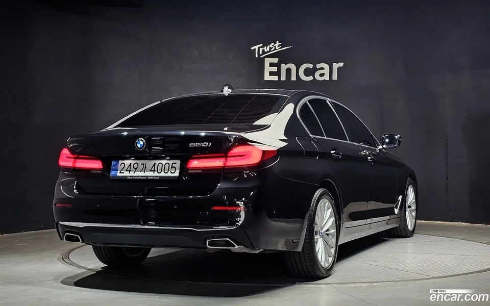 BMW 5 Series 520i 2022 — миниатюра 2