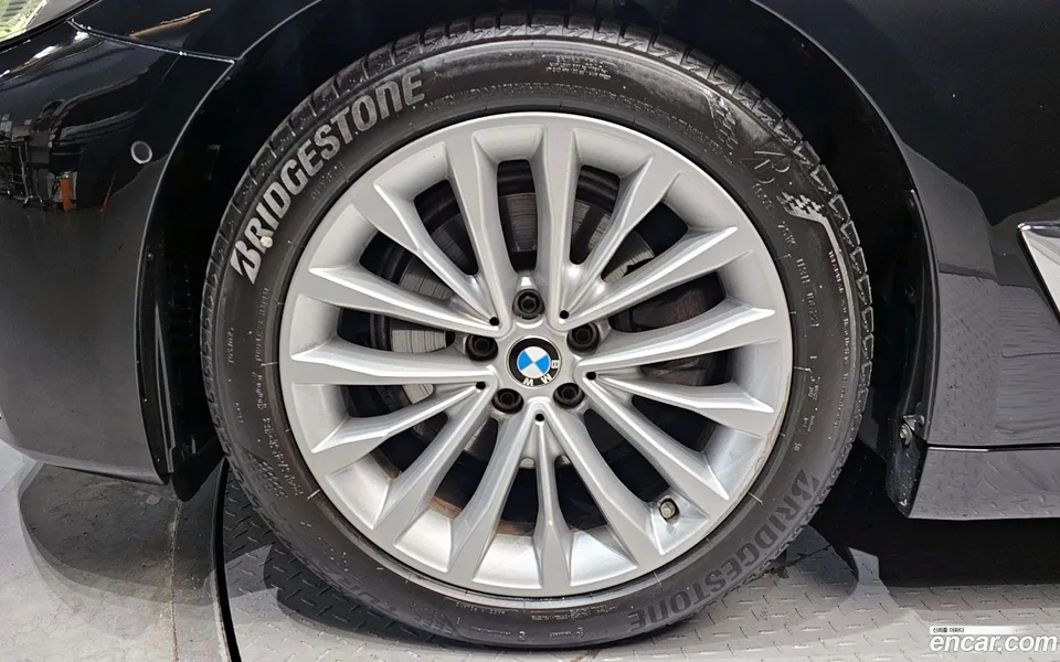 BMW 5 Series 520i 2022 — миниатюра 5