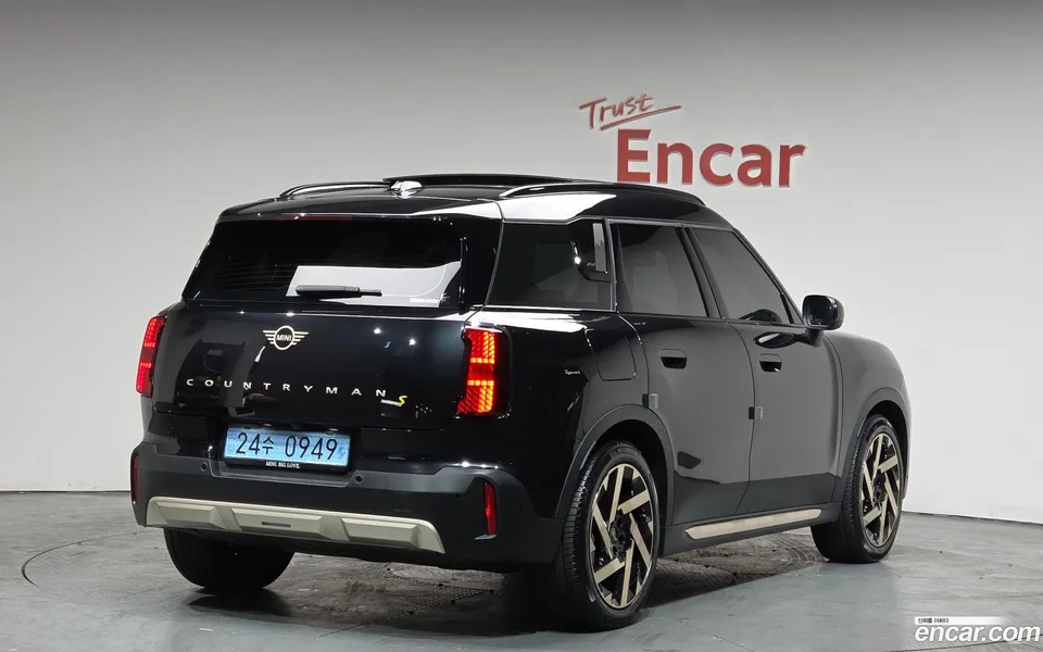 MINI Cooper Countryman Electric ALL4 SE 2025 — миниатюра 2