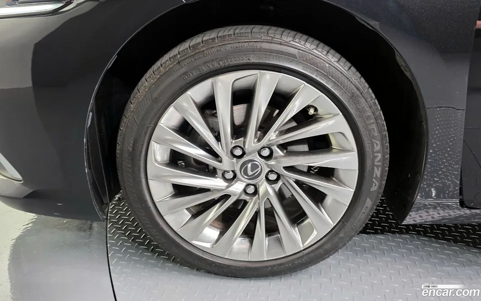 Lexus ES 300h 2023 — миниатюра 5