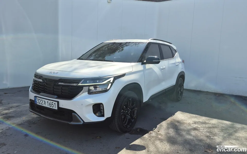 Kia Seltos 2.0 2WD 2023 — фото 1, купить с доставкой в Москву