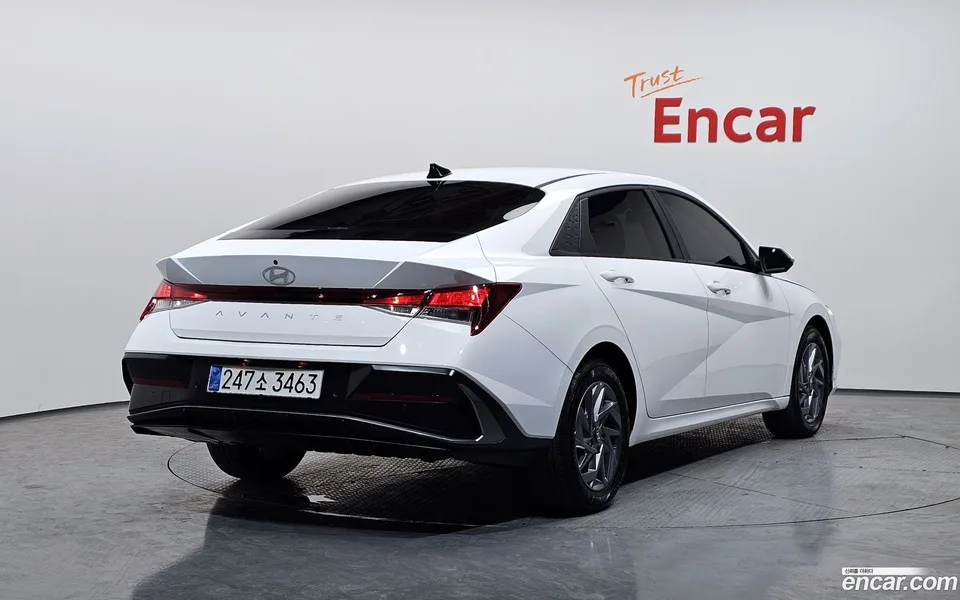 Hyundai Avante CN7 Hybrid 2025 — миниатюра 2