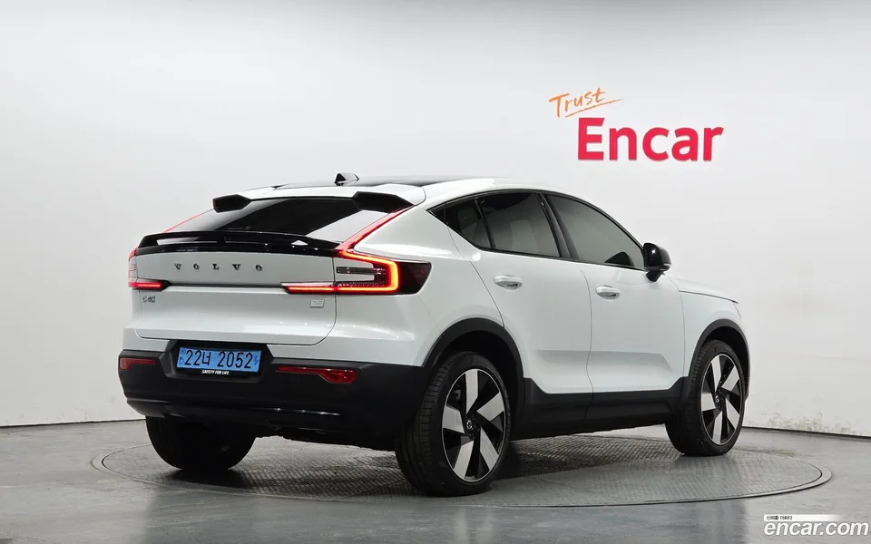 Volvo C40 Recharge 2023 — миниатюра 2