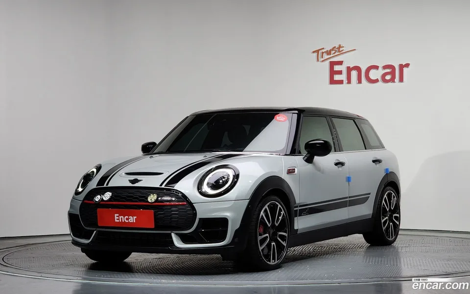 MINI Cooper S Clubman JCW 2022 — фото 1, купить с доставкой в Москву