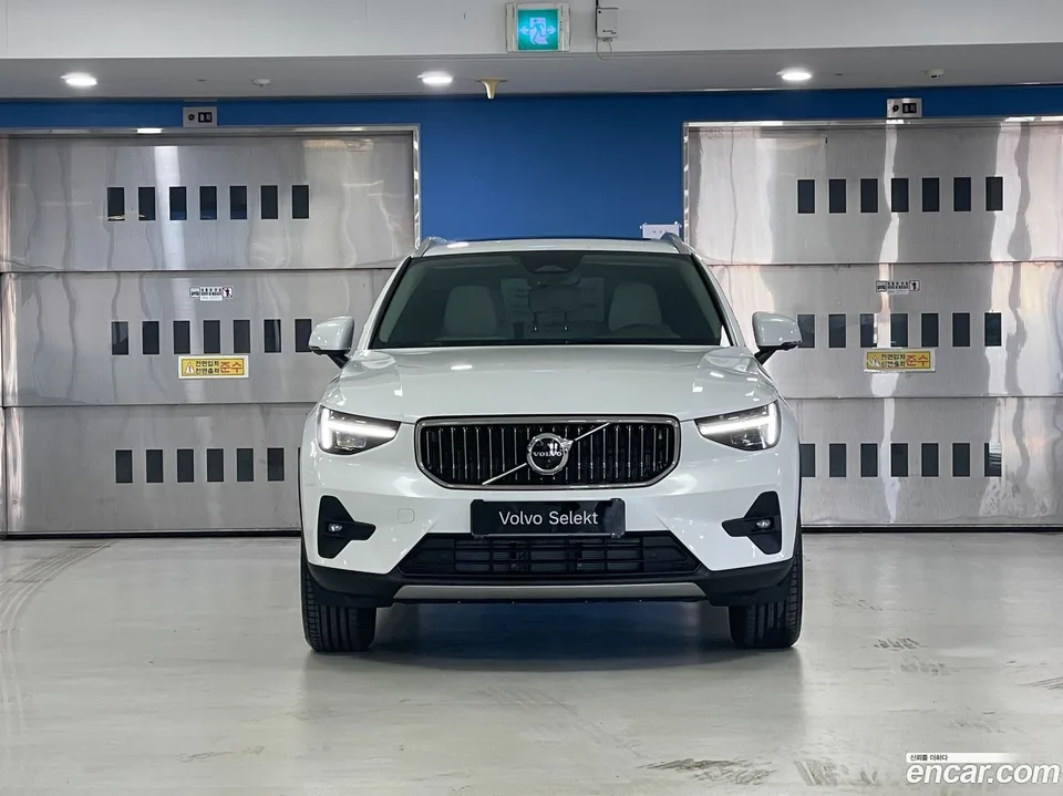 Volvo XC40 B4 2025 — миниатюра 3