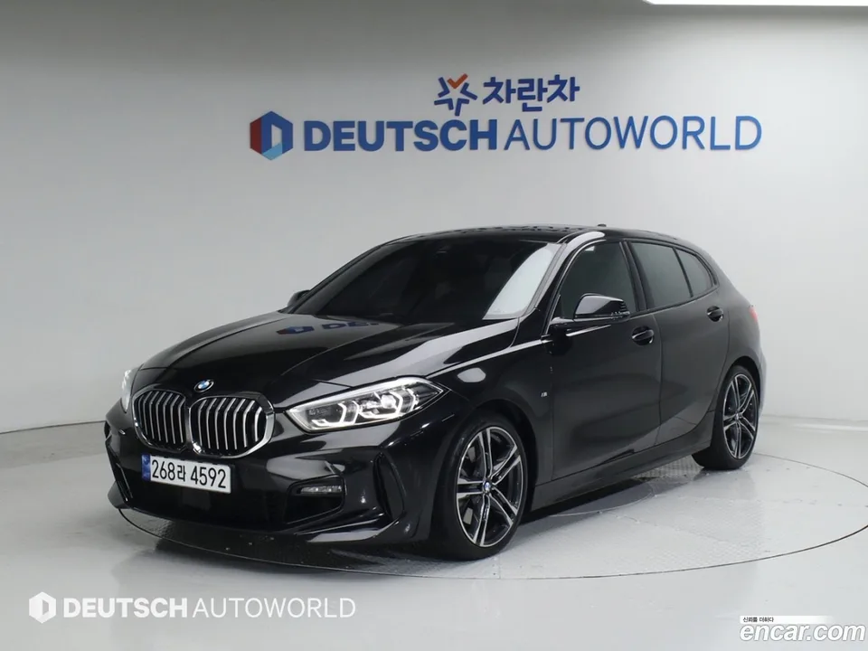 BMW 1 Series 120i M 2023 — миниатюра 2