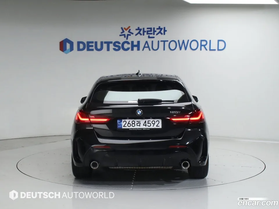 BMW 1 Series 120i M 2023 — миниатюра 4
