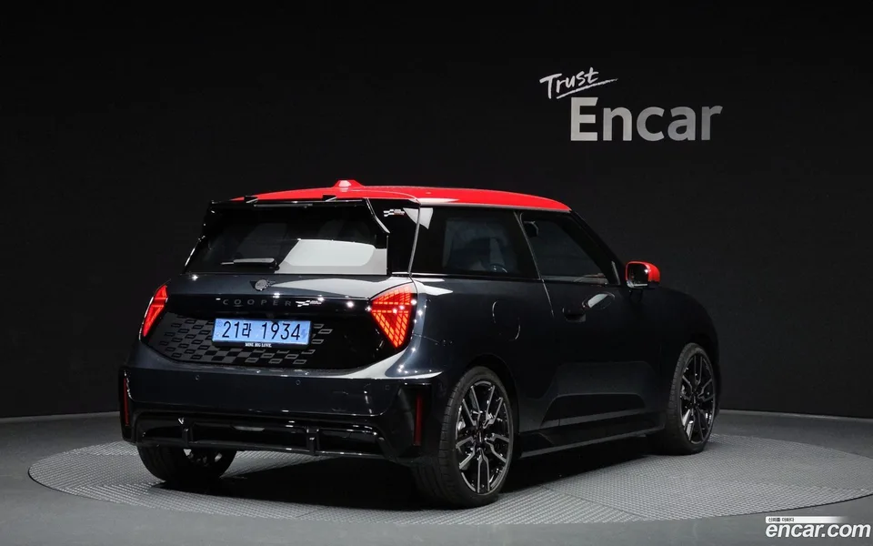 MINI Cooper Electric JCW 2025 — миниатюра 2